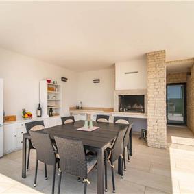 4 bedroom villa with pool near Pula, sleeps 8